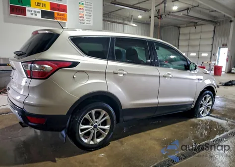2017 Ford Escape Se z USA, uszkodzony, nr VIN 1FMCU9GD5HUB72426